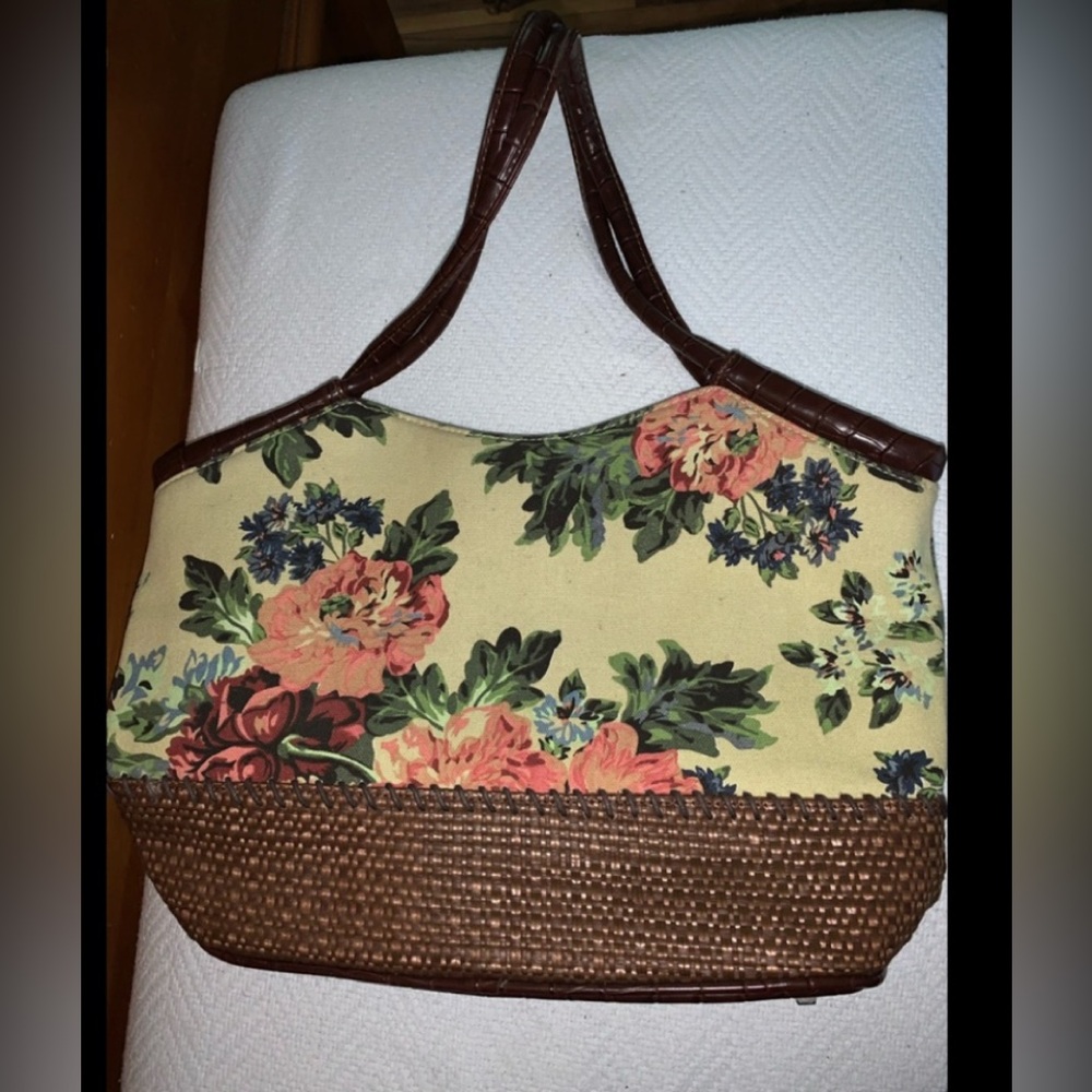 NWOT, Stone Mountain Floral Bag